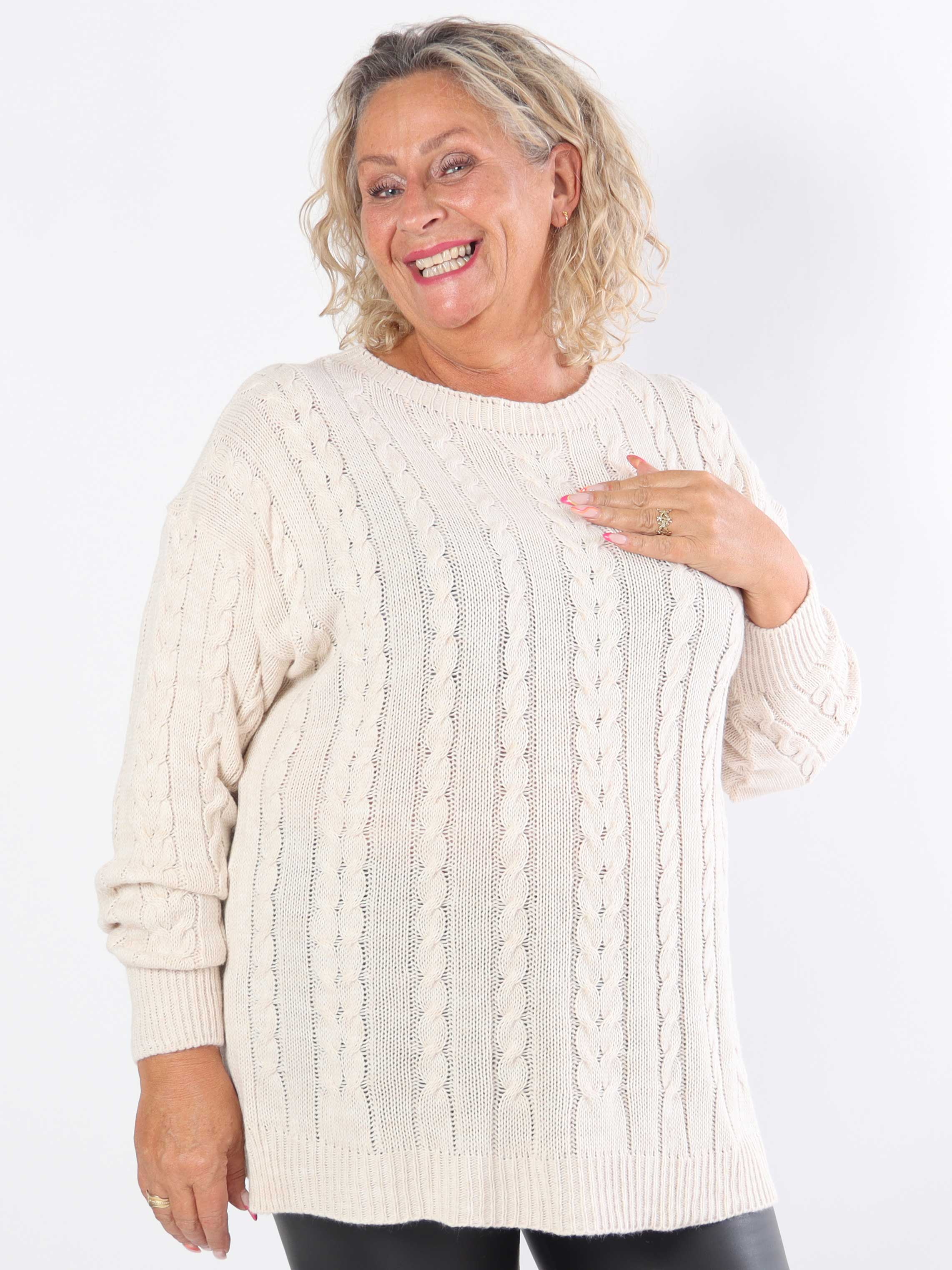 Annisa - Plus size striktrøje med kabelstrik